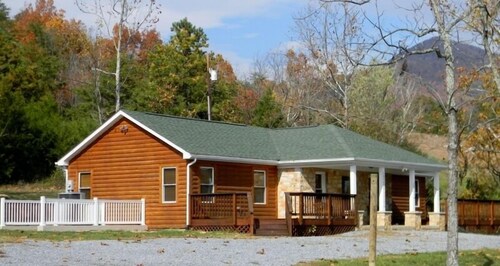 An absolute Treat-Perfect for couples & families - Walking Dist to Shen River!