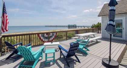 Beachfront w/ Private Access & 2 Decks - Spacious & Well-Equipped Home