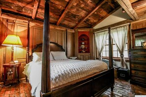 7 bedrooms, desk, iron/ironing board, WiFi