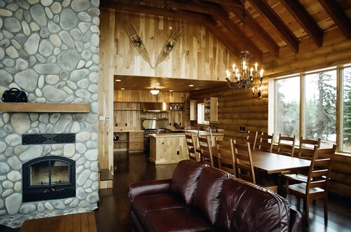 Unique sense of place to decompress and rejuvenate. Quiet stunning beauty.