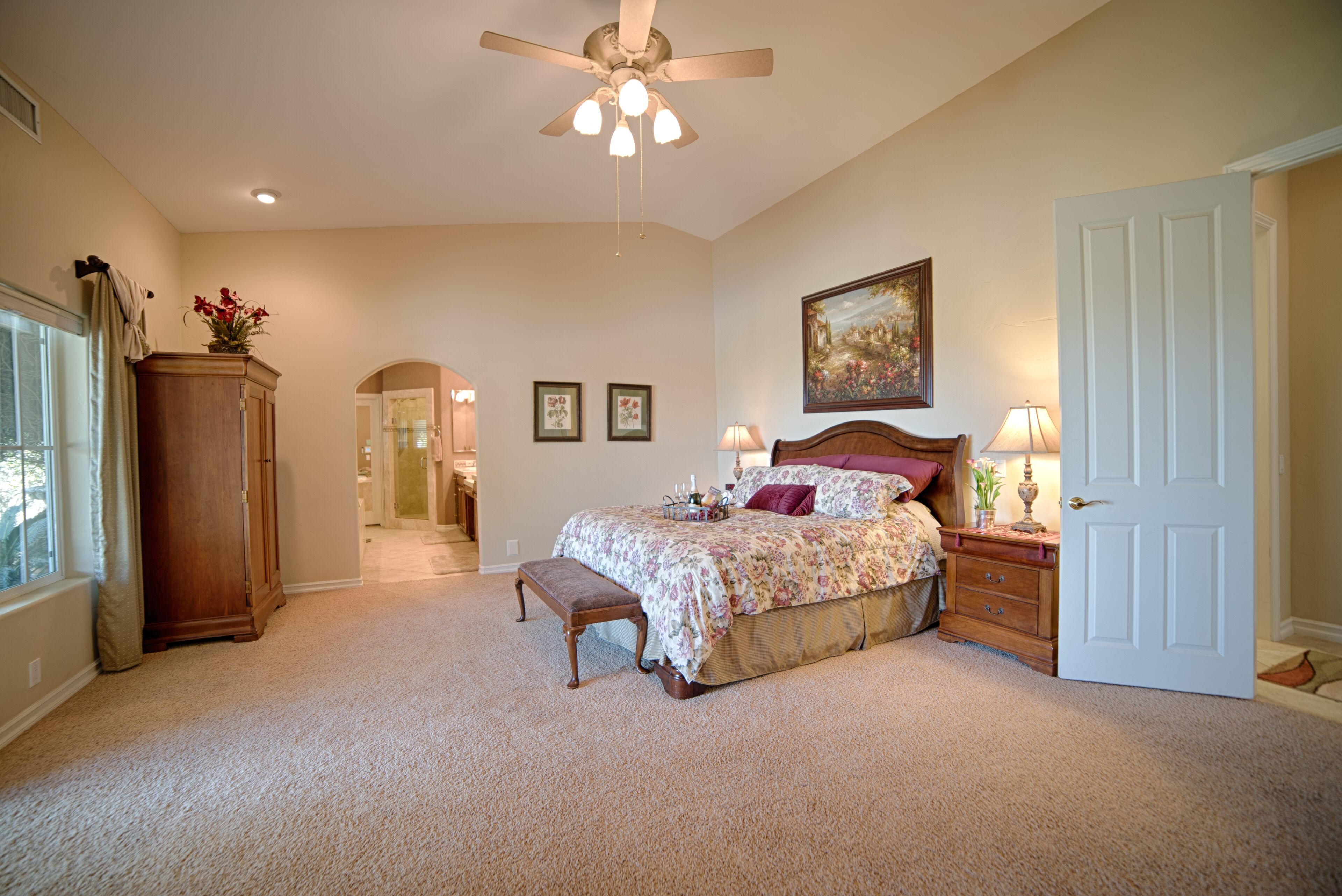 3 bedrooms, desk, iron/ironing board, free WiFi