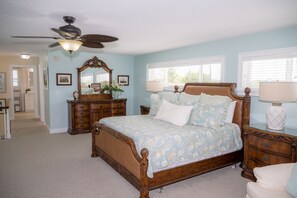 3 bedrooms, desk, iron/ironing board, free WiFi