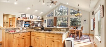 6 BR Lux Blackfoot Lodge - Biljardbord, boblebad og boblebad