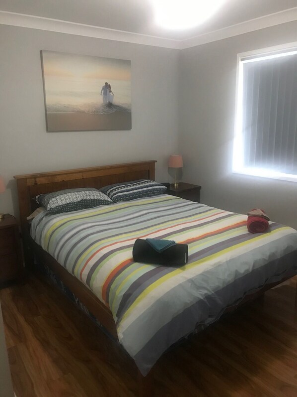 2 chambres, fer et planche à repasser