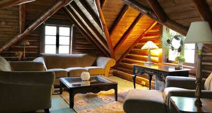 Creekside Cabin near falls, casino, golf, & more!