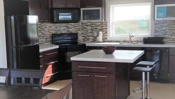 Coffee/tea maker, fridge, microwave, oven