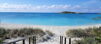 Panoramic ocean view luxury villa with pool, few minutes walk to Palm Bay Beach