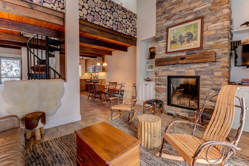 SKI IN/SKI OUT, BRETTON WOODS TOWNHOUSE, MOUNTAIN VIEWS!!