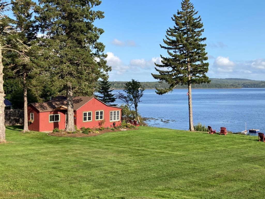 BOOKING FOR 2025  Don’t miss out being on the water at 19 On The Bay. 
