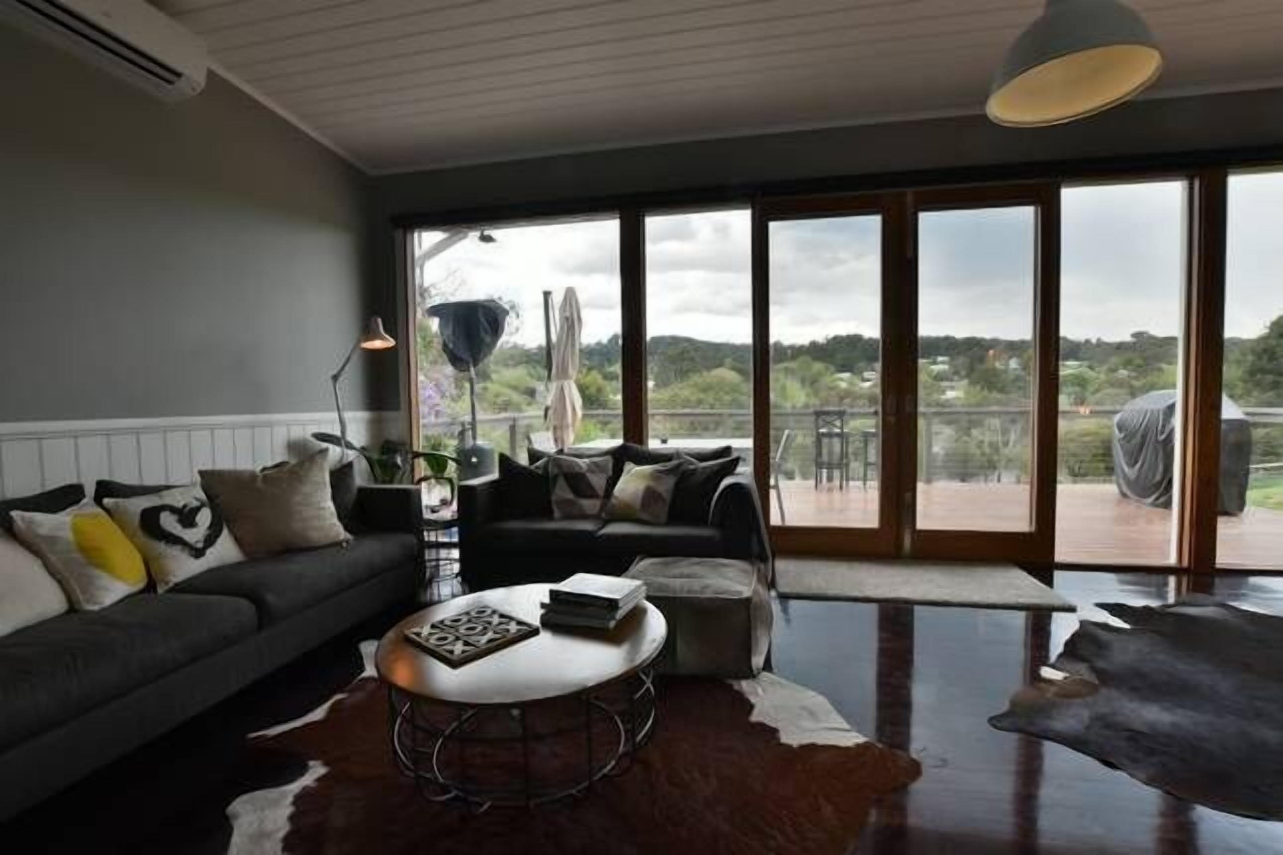 Smart TV, Netflix, DVD player, books