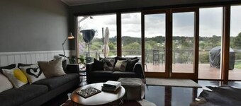 Waterside Cottage - Perfect Lakeside Location