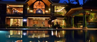 Spectacular Ocean View, Mtn. Top, 5 STAR, Huge pool, Hot tub