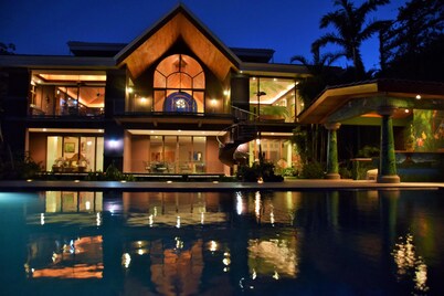 Spectacular Ocean View, Mtn. Top, 5 STAR, Huge pool, Hot tub