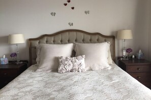 2 bedrooms, desk, iron/ironing board, free WiFi - WARU Whakatane: <br>Waterfront Apartment, Restful and Uplifting<br> (Whakatane)