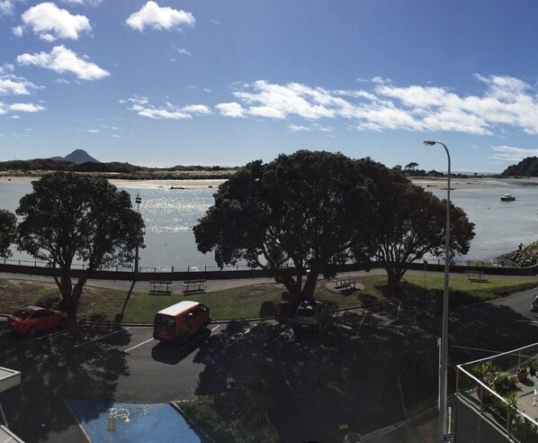 Onsite parking - WARU Whakatane: <br>Waterfront Apartment, Restful and Uplifting<br> (Whakatane)