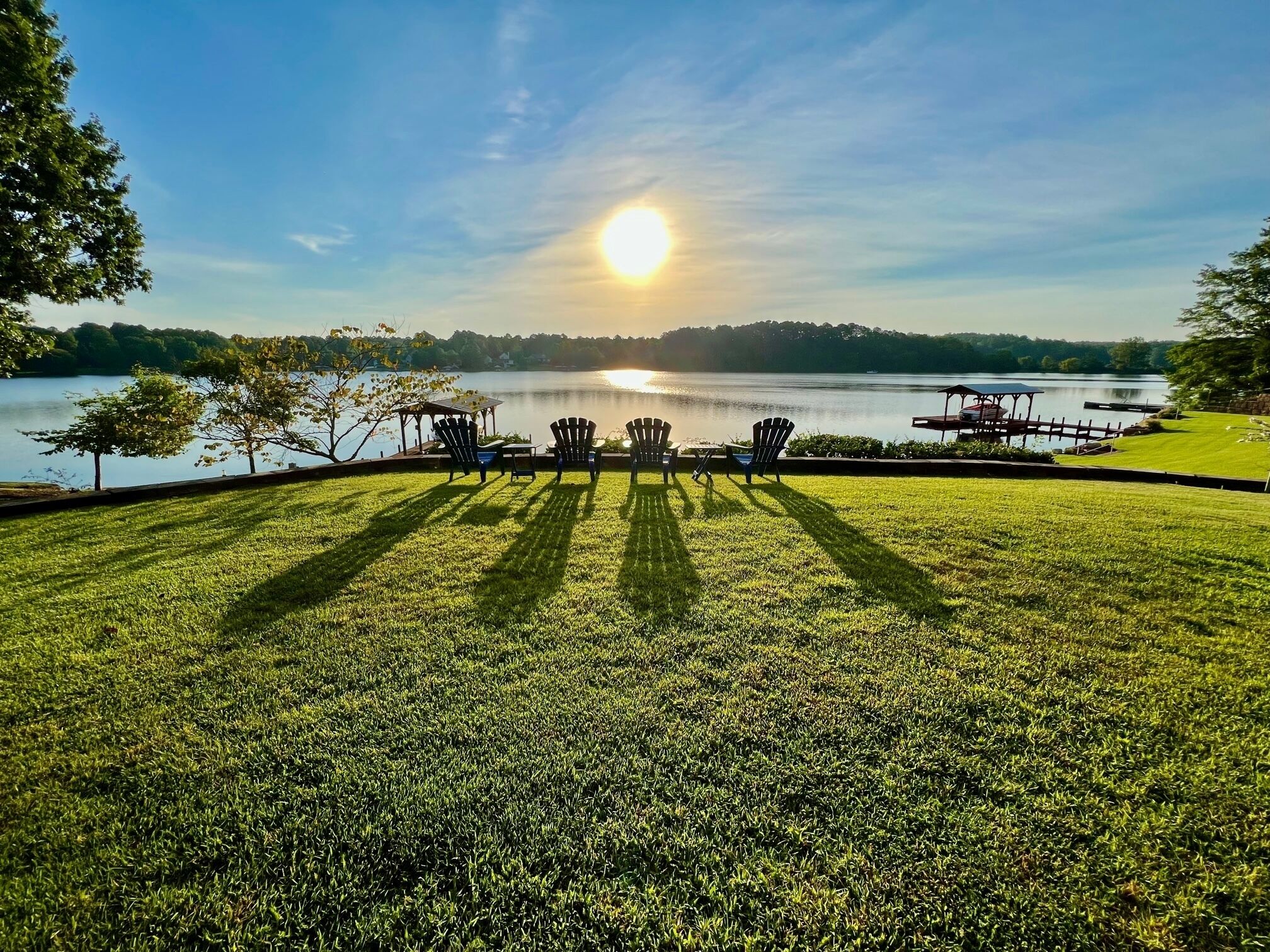 Hidden Lake Paradise Cottage,  pet friendly, with Sunrise Views and a Loft