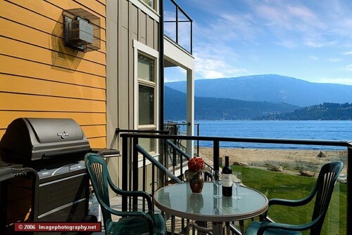 4-Bdrm Waterfront Townhome