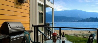 4-Bdrm Waterfront Townhome