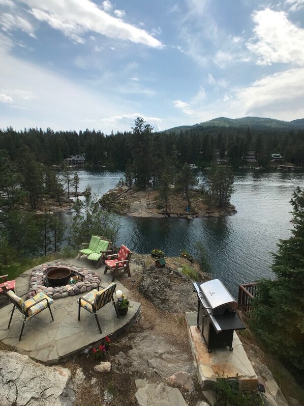 Property grounds - Riverfront  Post Falls; Bring your boat! Downtown Coeur D'alene  In 8 Min.   (Post Falls)