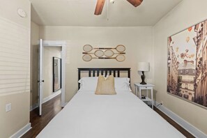1 chambre, bureau, fer et planche à repasser, accès au Wi-Fi (inclus)