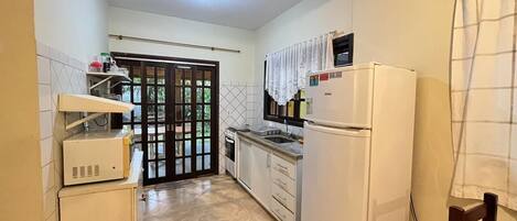 Fridge, oven, stovetop, blender