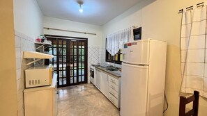 Fridge, oven, stovetop, blender