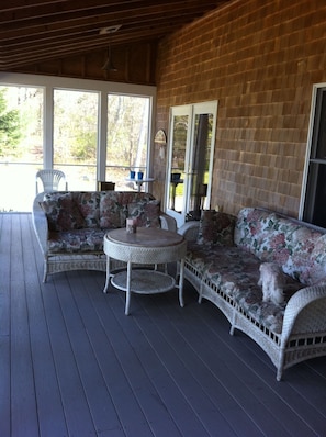 Interior - Lake Beach-6.5 acres-Pet Friendly-O/D Shower-Central A/C-Fire Pit-Sleeps up to12 (Dennis)