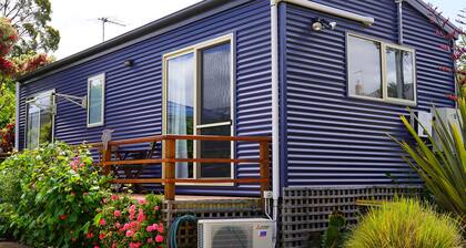19 Blue in Blackmans Bay A Touch of Country in the Suburbs!