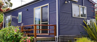 19 Blue in Blackmans Bay A Touch of Country in the Suburbs!