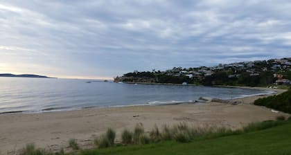 19 Blue in Blackmans Bay A Touch of Country in the Suburbs!