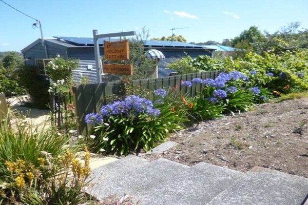 19 Hiern Road. Blackmans Bay is Easy to Find