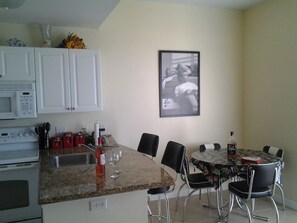 Refrigerador, microondas, horno y lavavajillas 