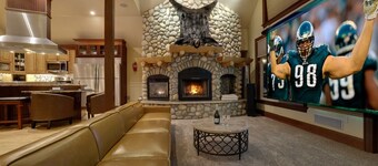 Ski-In/Out, 2 Game Theaters, Hibachi Grill, 2 Masters, Hot Tub & Slope Views