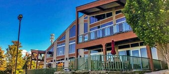 Ski-In/Out, 2 Game Theaters, Hibachi Grill, 2 Masters, Hot Tub & Slope Views