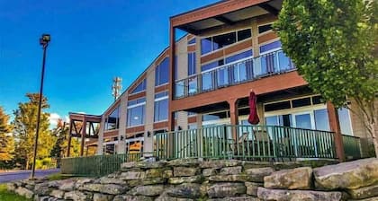 Ski-In/Out, 2 Game Theaters, Hibachi Grill, 2 Masters, Hot Tub & Slope Views