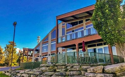 Ski-In/Out, 2 Game Theaters, Hibachi Grill, 2 Masters, Hot Tub & Slope Views