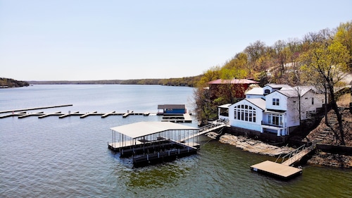 Executive Getaway close to all the action with Private 2 slip dock 