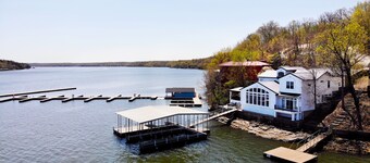 Executive Getaway close to all the action with Private 2 slip dock