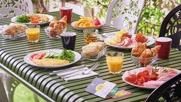 Daily buffet breakfast (EUR 10.9 per person)