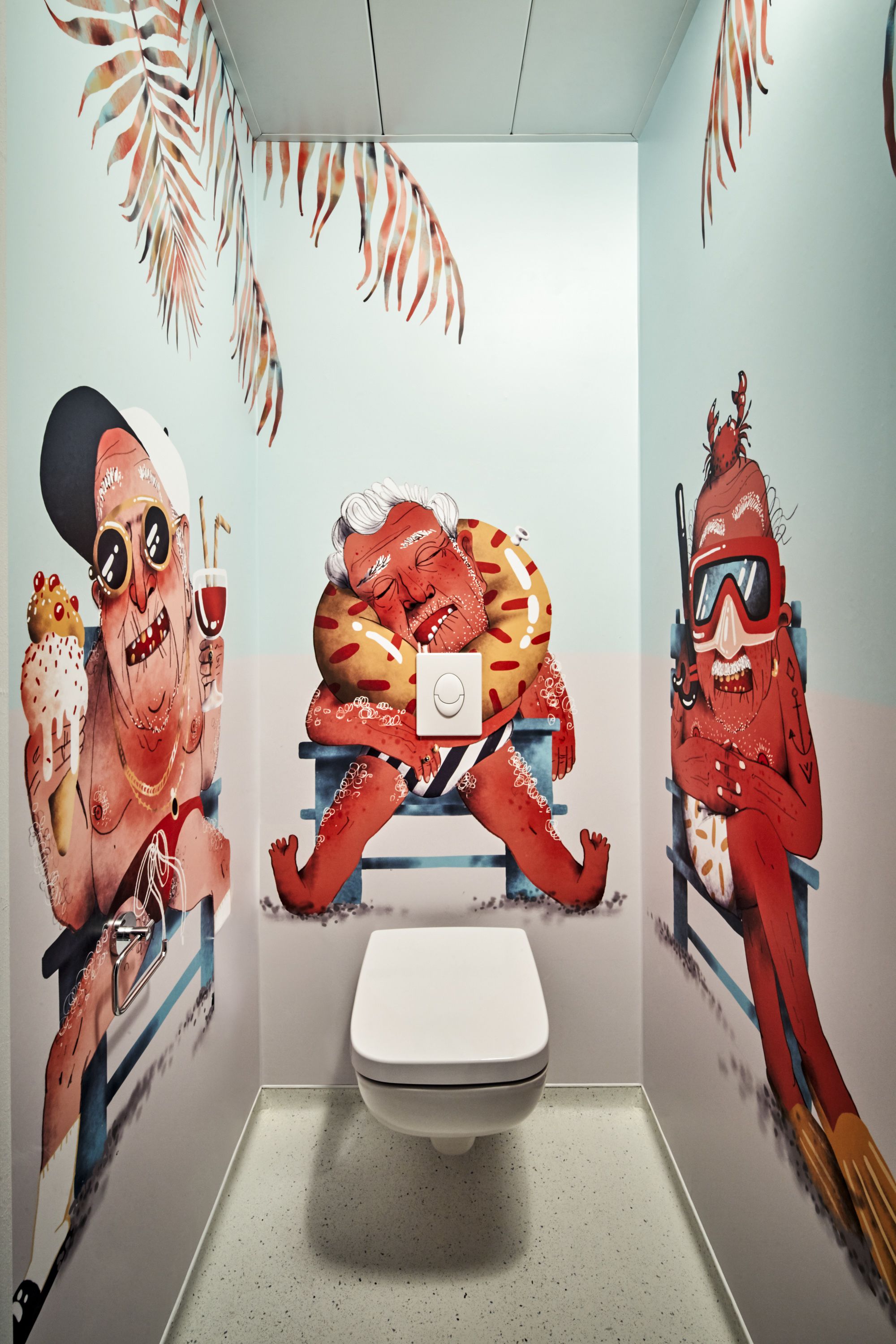 Ein Badezimmer mit Toilette, Waschbecken und Spiegel.