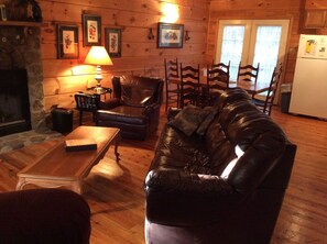 TV, fireplace, DVD player - Clean, Secluded yet Convenient to Town, Well Stocked Cabin in the Woods! Wi-fi! (Townsend)