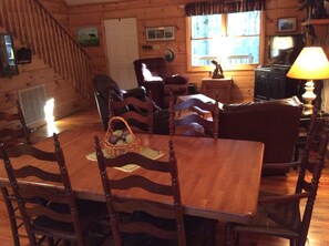 TV, fireplace, DVD player - Clean, Secluded yet Convenient to Town, Well Stocked Cabin in the Woods! Wi-fi! (Townsend)