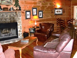 TV, fireplace, DVD player - Clean, Secluded yet Convenient to Town, Well Stocked Cabin in the Woods! Wi-fi! (Townsend)