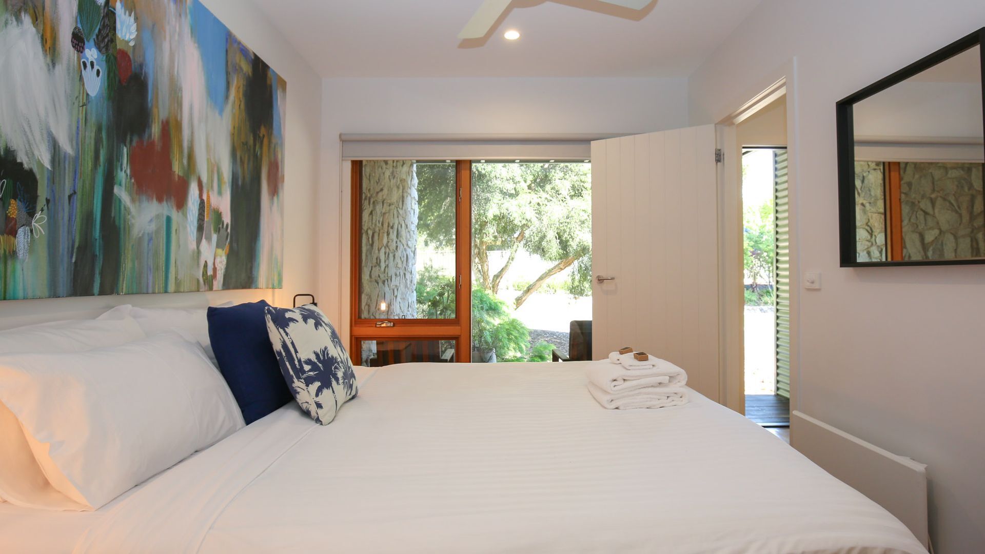 2 bedrooms, desk, travel cot, free WiFi