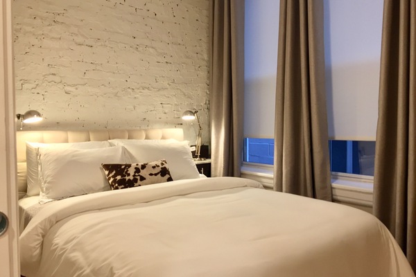 3 dormitoris, planxa i posts de planxar i un bressol de viatge