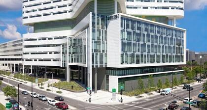 Bella Villa on Taylor Street Chicago’s Little Italy 1 mile west the Loop & UIC