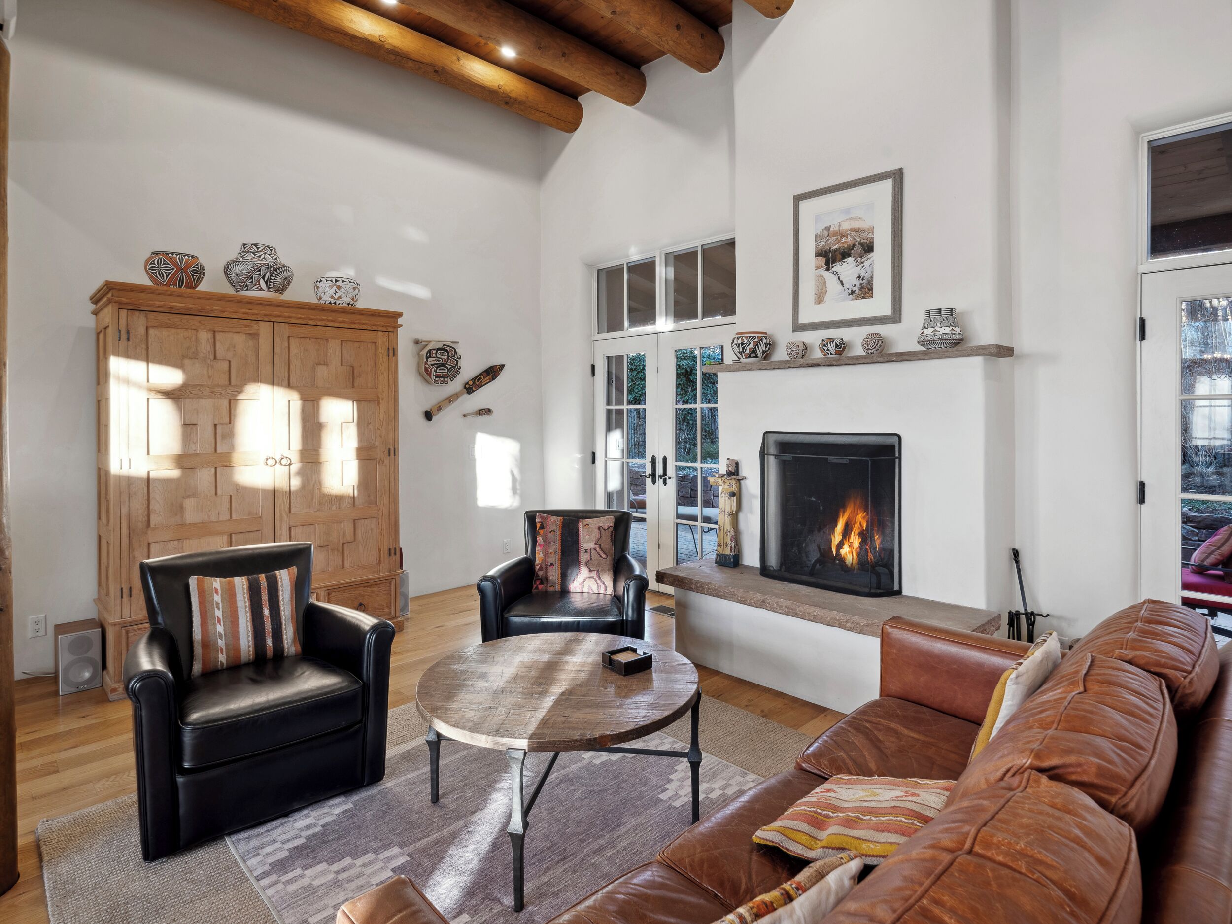 Smart TV, fireplace, DVD player, stereo