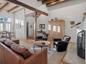 Smart TV, fireplace, DVD player, stereo