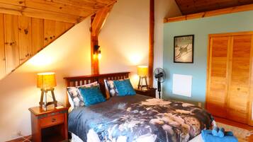 3 bedrooms, desk, iron/ironing board, free WiFi