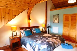 3 makuuhuonetta, työpöytä, silitysrauta/-lauta, ilmainen Wi-Fi